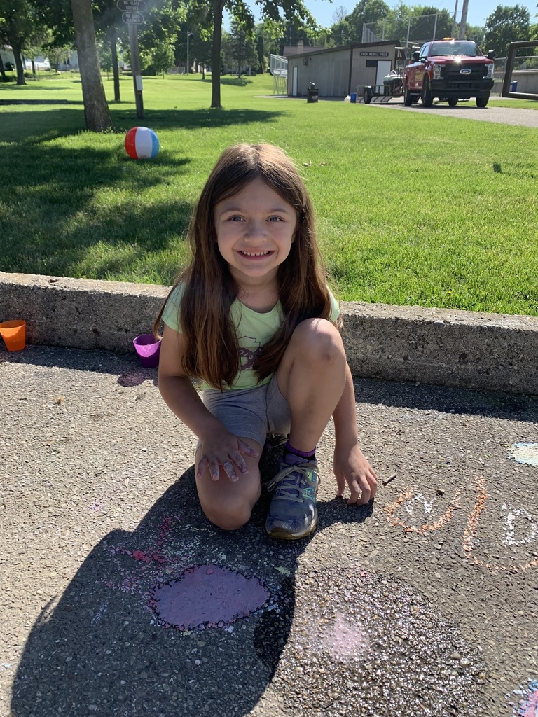 girl with chalk